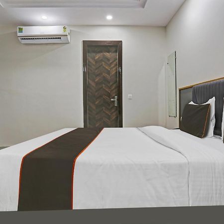 ホテル Townhouse Vip Grand デリー エクステリア 写真