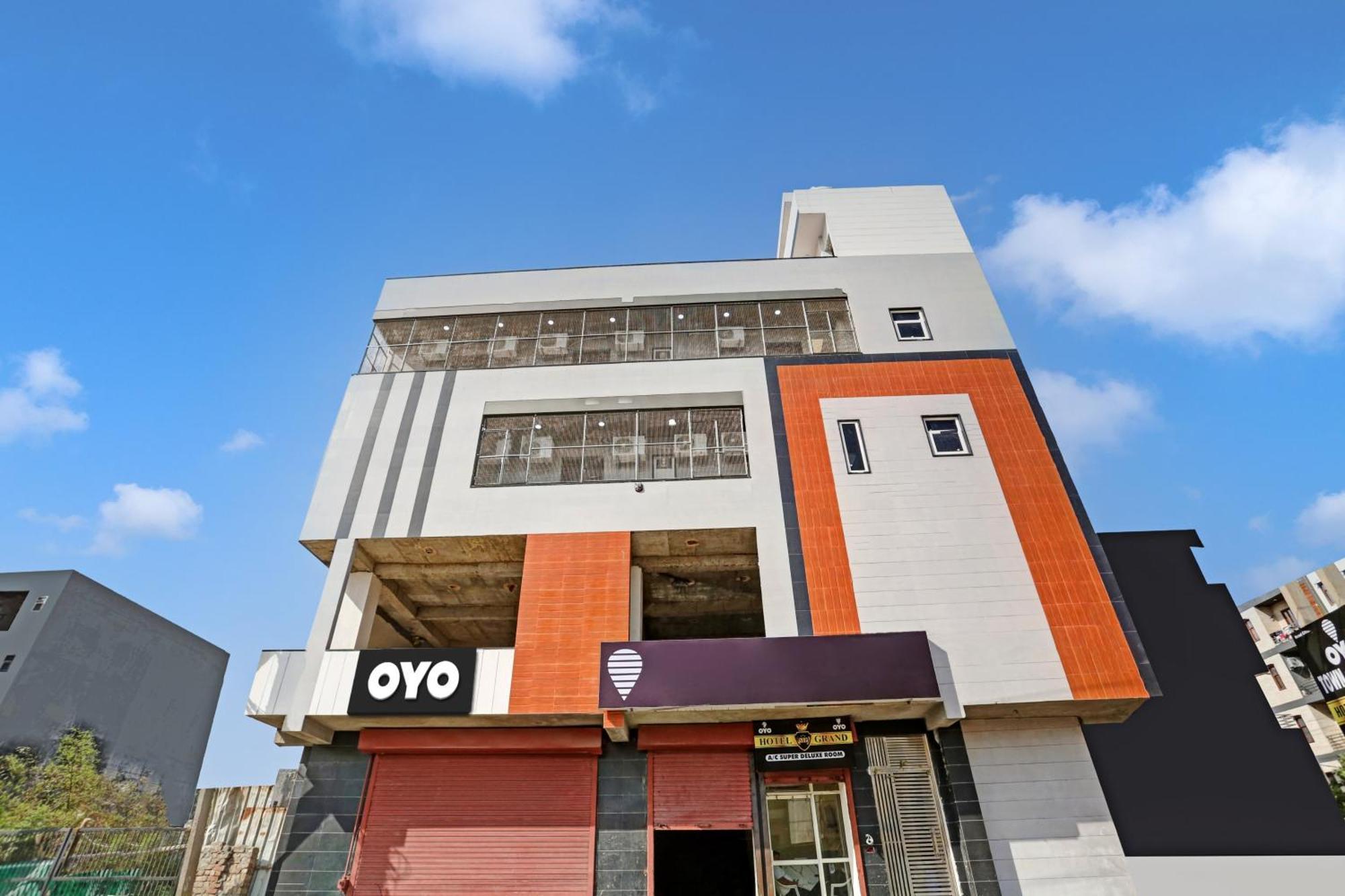 ホテル Townhouse Vip Grand デリー エクステリア 写真