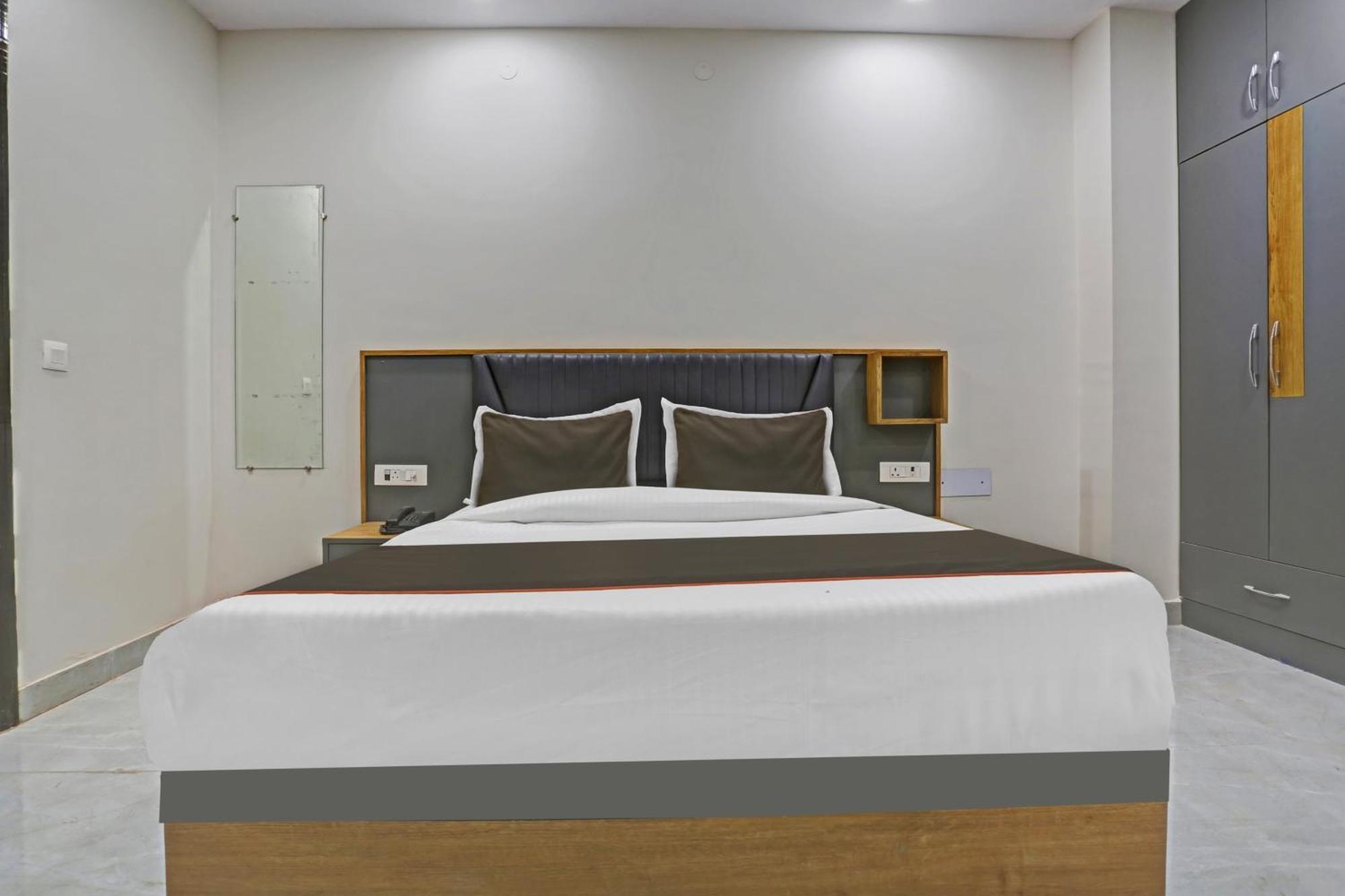 ホテル Townhouse Vip Grand デリー エクステリア 写真