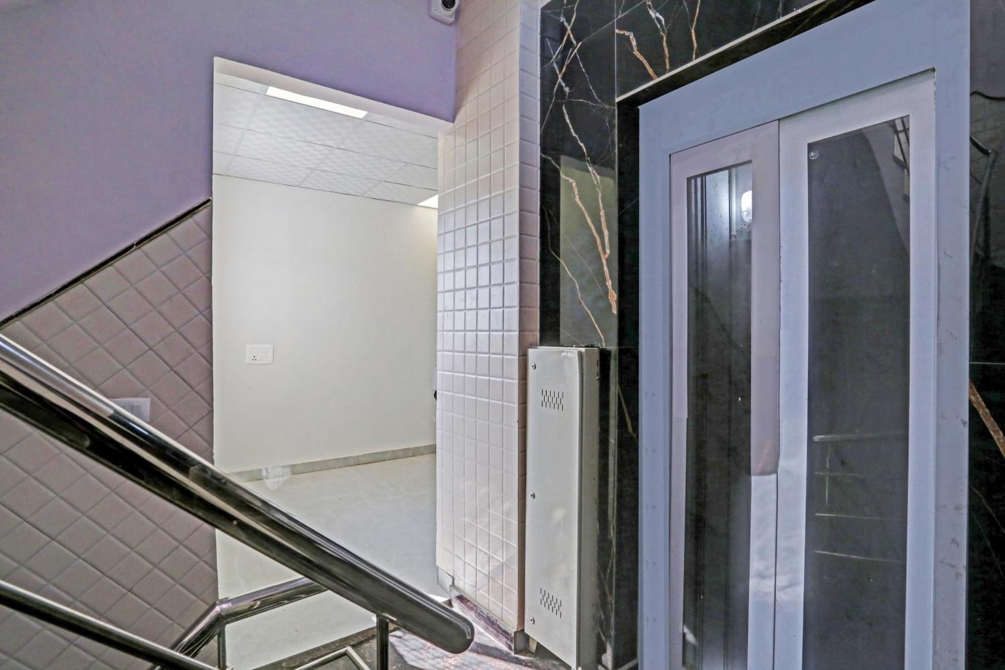 ホテル Townhouse Vip Grand デリー エクステリア 写真